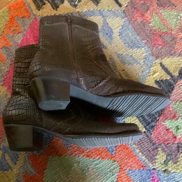 Awesome Leather Bootie. ELITES SIZE 8 - Picture 3 of 9